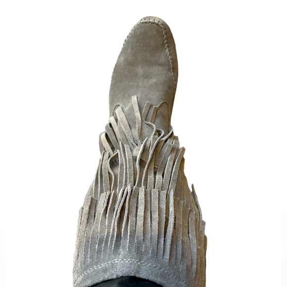 Suede fringe moccasin-style boots in great condition - Picture 2 of 14